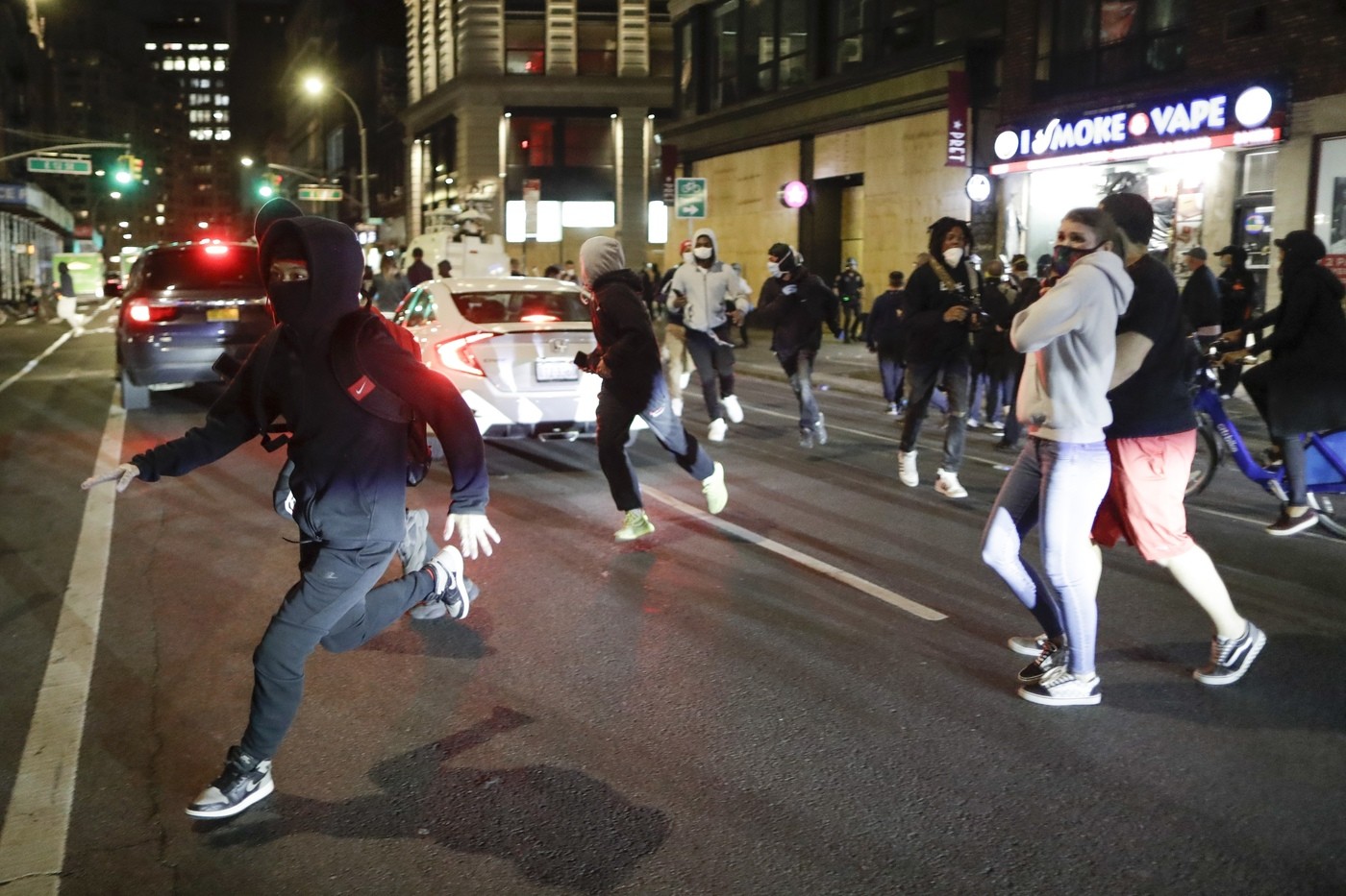 Morte Floyd e proteste in Usa, Trump contro Cuomo: “Colpa sua i saccheggi a New York”