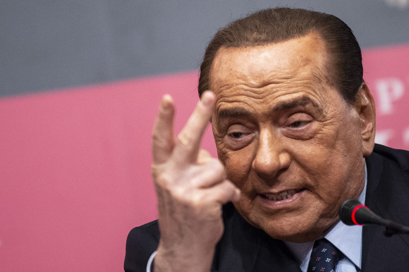 Centrodestra, Berlusconi si smarca da Salvini e Meloni: basta ricerca di consenso immediato