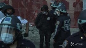 Morte Floys: a New York violato il coprifuoco, tensioni con la polizia e diversi arresti