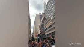 Manhattan, in migliaia assediano la Trump Tower