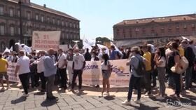 Trasporto scolastico in ginocchio a Napoli: “Il Comune adegui licenza a quella nazionale “