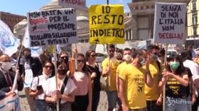 Napoli, lavoratori stagionali alla fame: “Da De Luca solo giochi di potere”