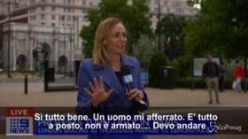 Londra, la giornalista aggredita in diretta