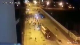 Calcio, Portogallo: assalto a pullman Benfica, feriti 2 giocatori