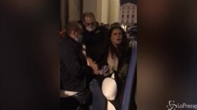 Torino, controlli movida: il fermo muscolare di una ragazza
