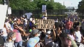 Washington, manifestazione pacifica davanti alla Casa Bianca in memoria di George Floyd