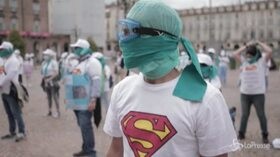 Torino, la protesta degli infermieri non si ferma: “Il governo deve onorare gli impegni presi”