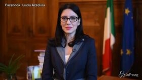 Scuola, Azzolina: “Mai pensato a studenti in cabine di plexiglass”