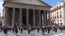 A Roma la protesta delle guide turistiche: “Siamo la voce dei monumenti ma in questo momento siamo invisibili”