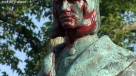 Usa, statua di Cristoforo Colombo gettata in un lago in Virginia