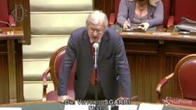 Sgarbi contro Speranza alla Camera: “Lei dice solo balle”