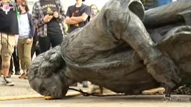 Minneapolis, abbattuta la statua di Cristoforo Colombo