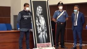 La porta del Bataclan dipinta da Banksy restituita alle autorità francesi