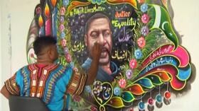 Pakistan, artista di truck-art dedica murale a George Floyd