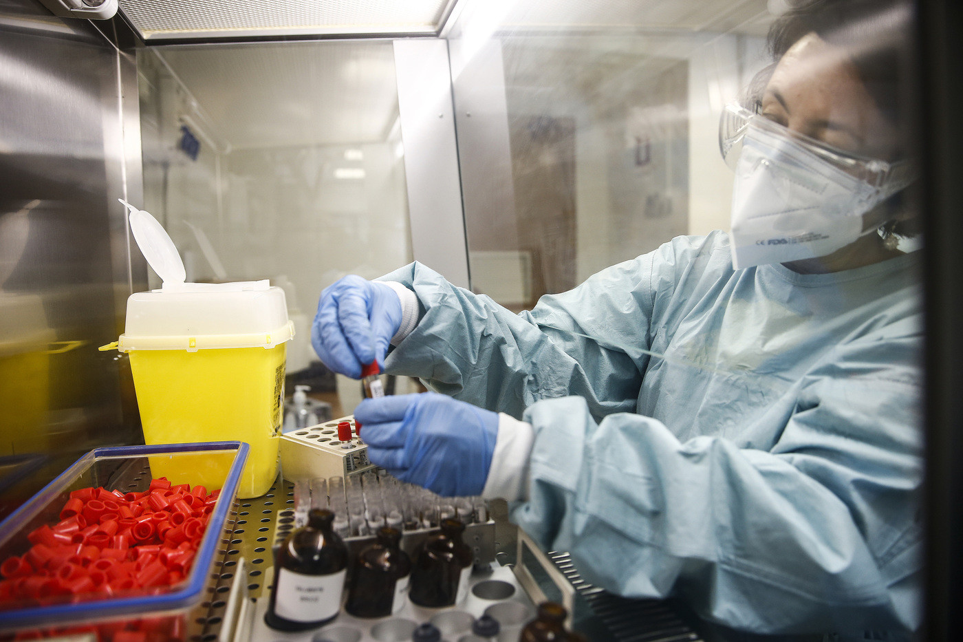 Positivi sotto soglia 30mila. Salute-Iss: Epidemia non è passata