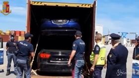Auto lusso rubate, polizia sventa traffico internazionale in Porto Gioia Tauro