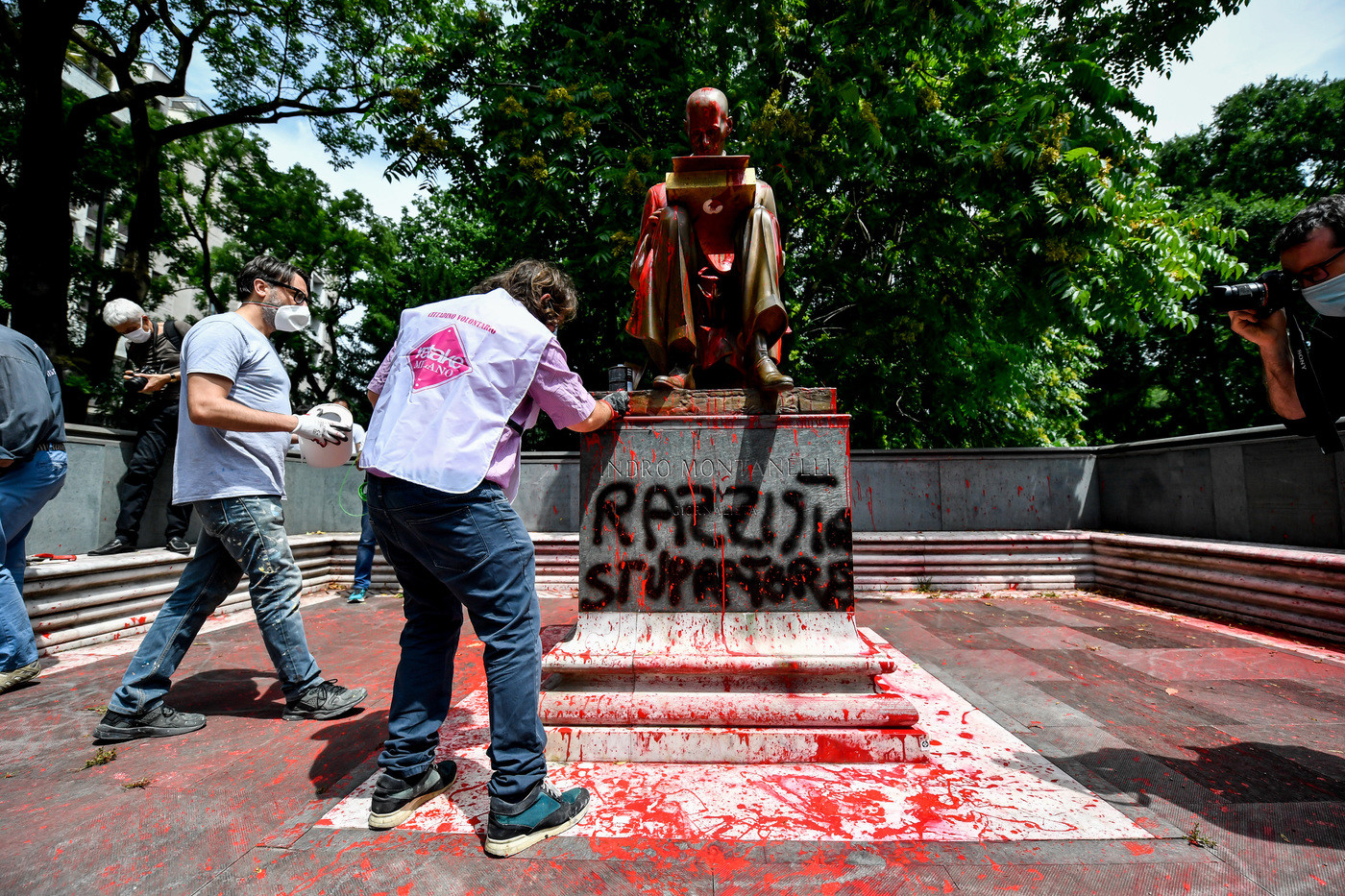 Indro Montanelli, imbrattata la statua a Milano