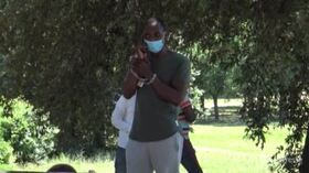Villa Pamphili, Soumahoro incatenato per i migranti: solidarietà delle Sardine
