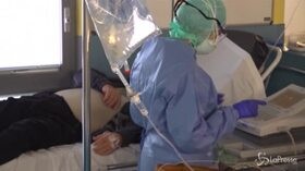 Covid-19 in Italia: risalgono i nuovi casi e i decessi