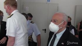 Napoli, De Luca dribbla i cronisti su emergenza Covid a Mondragone