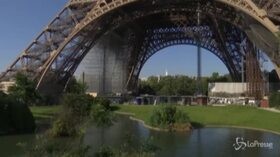 Parigi, dopo 104 giorni di lockdown riapre la Torre Eiffel