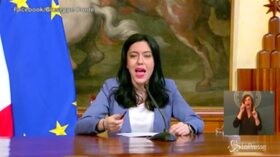 Scuola, Azzolina: “Si inizia il 14 settembre, circa 15% studenti fuori per rispettare distanziamento”