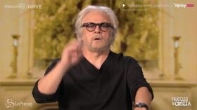 Crozza/Briatore si scaglia contro Calenda: “Io mi sono fatto da solo, lui è nato ricco”
