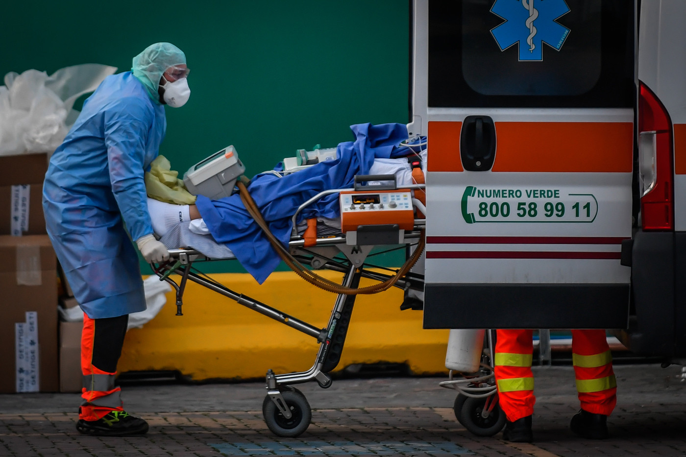 Coronavirus: contagi in calo in Italia, mai così pochi decessi