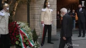 Mattarella depone una corona di fiori al Cimitero Monumentale di Bergamo