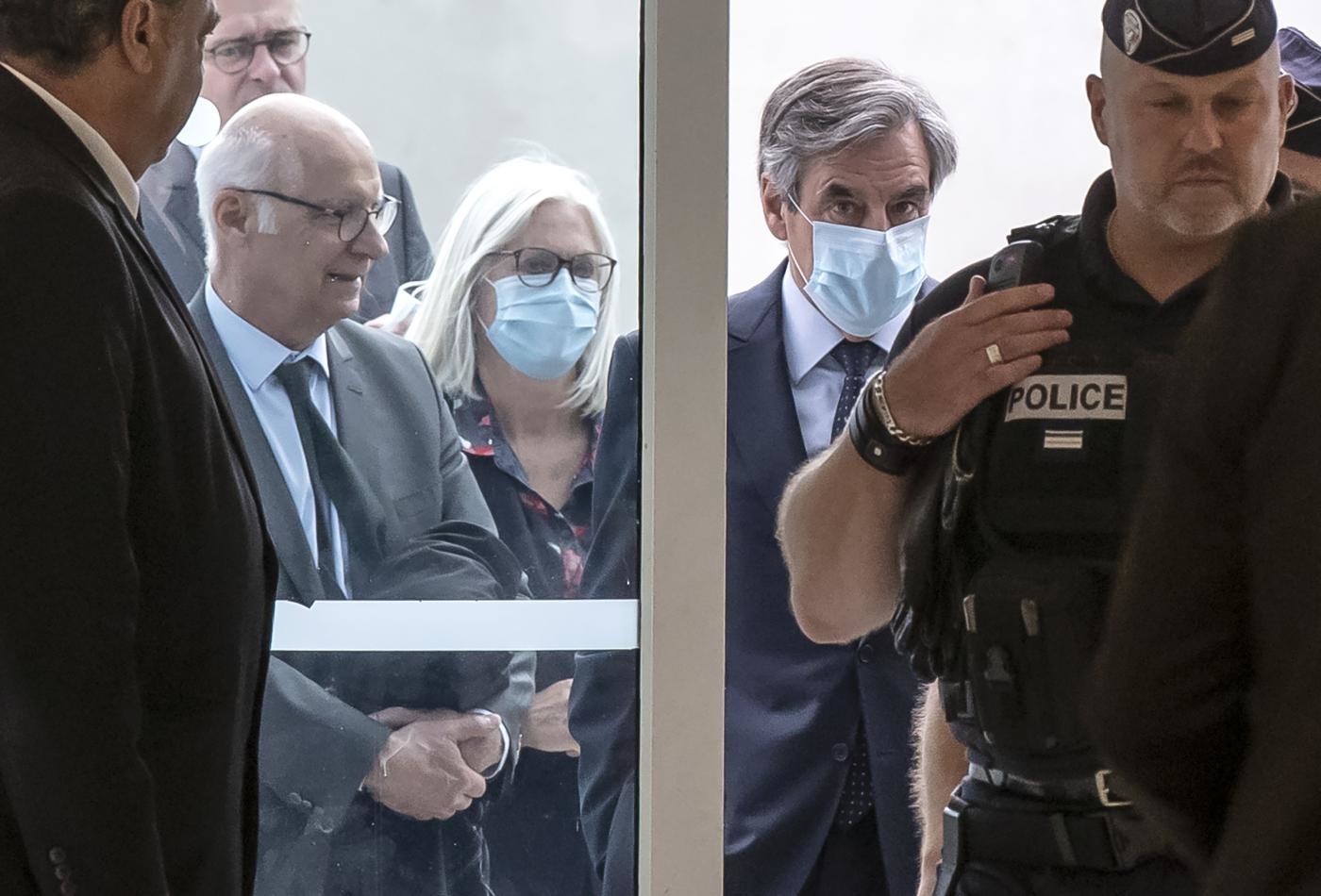 Francia, condannato ex premier Fillon per lo scandalo degli impieghi fittizi