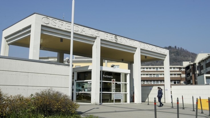 Coronavirus, casi e morti in risalita. Allarme polmoniti sospette ad Alzano a novembre