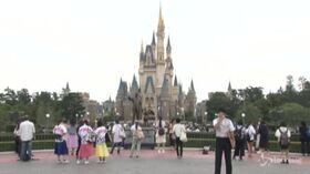 Coronavirus: riapre dopo 4 mesi Disneyland a Tokyo, tutti distanziati e con la mascherina