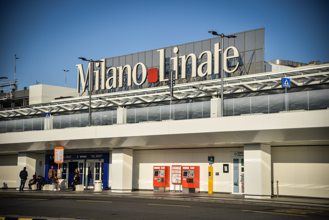 Coronavirus, De Micheli riapre in anticipo Linate