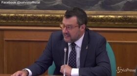 Salvini: “Attendiamo da dieci giorni Conte, forse gli hanno rubato il telefonino”