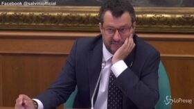 Salvini: “Abbiamo le tasche piene delle chiacchiere di Conte”