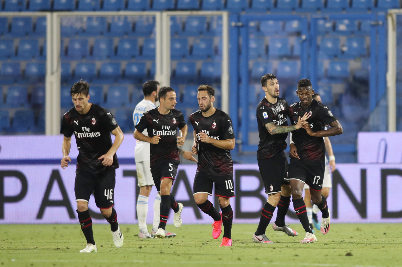 Milan agguanta Spal nel recupero: harakiri Vicari, 2-2 al Mazza