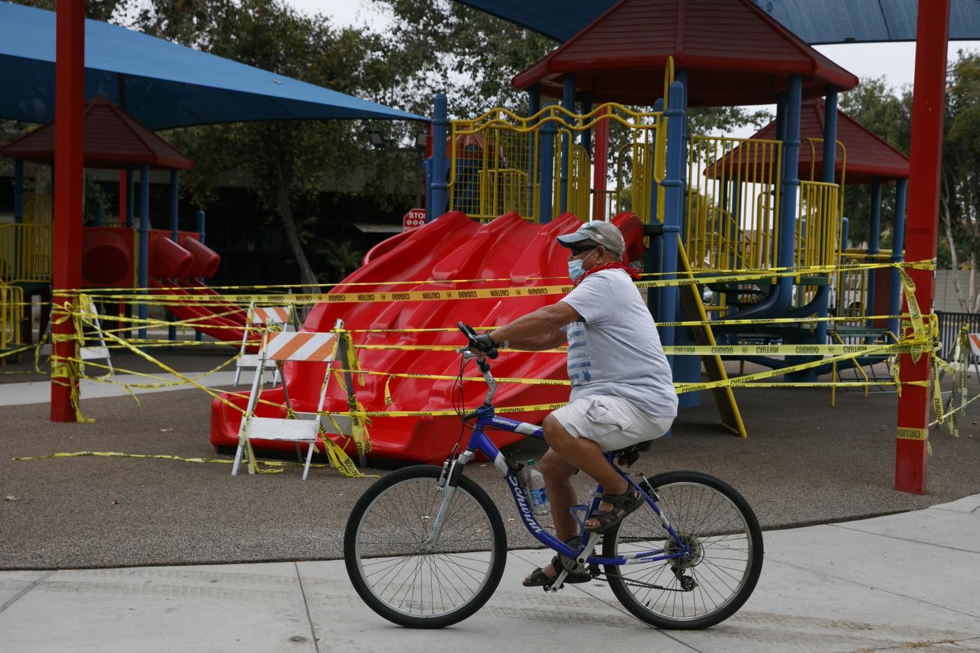 USA, corre la pandemia covid. La California torna in lockdown