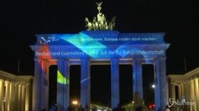 Germania alla guida dell’Ue, a Berlino s’illumina la porta