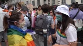 Parigi, in migliaia alla marcia Lgbt contro la violenza e la discriminazione