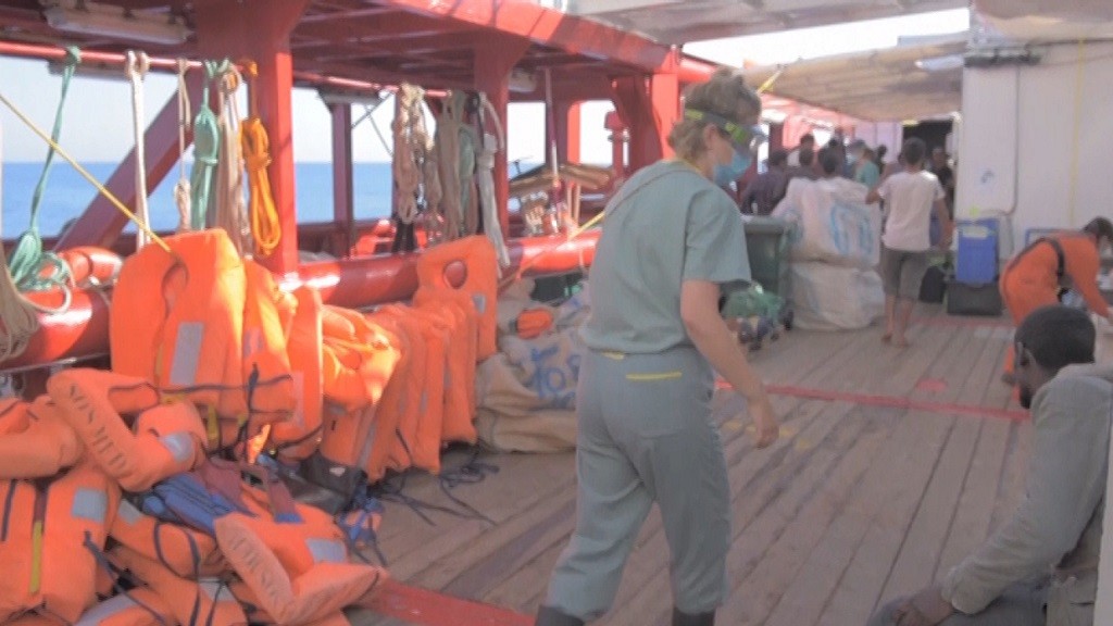 Migranti, Ocean Viking potrà sbarcare a Porto Empedocle