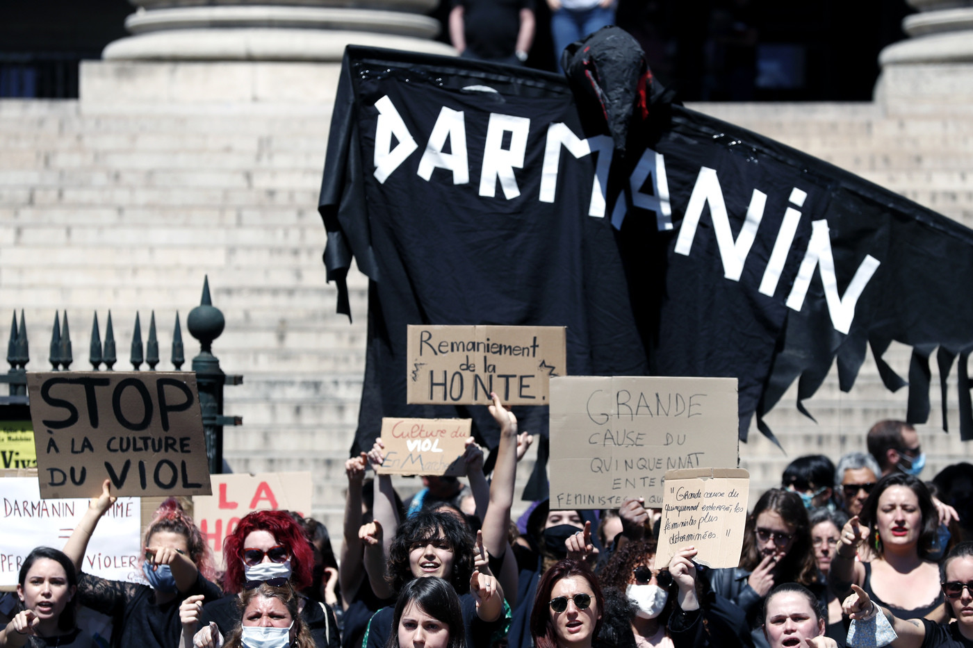 Francia, femministe contro Macron per nomine Darmanin e Dupond-Moretti: rimpasto sessista