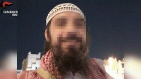 Terrorismo, esalta Daesh sui social: arrestato radicalizzato a Milano