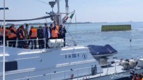 Mose, Conte sulla motovedetta della Guardia Costiera dopo l’azionamento delle paratoie