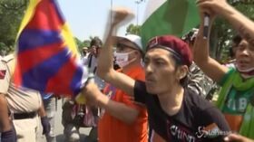 Delhi, tibetani protestano davanti all’ambasciata cinese