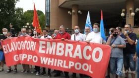 Embraco, presidio dei lavoratori davanti al tribunale di Torino