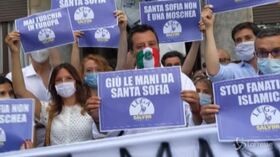 Turchia, Salvini: “Se chiniamo il capo anche il Duomo diventerà moschea”
