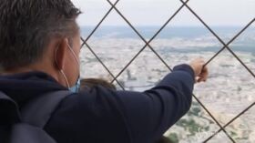 Parigi, l’ultimo piano della Torre Eiffel riapre ai visitatori