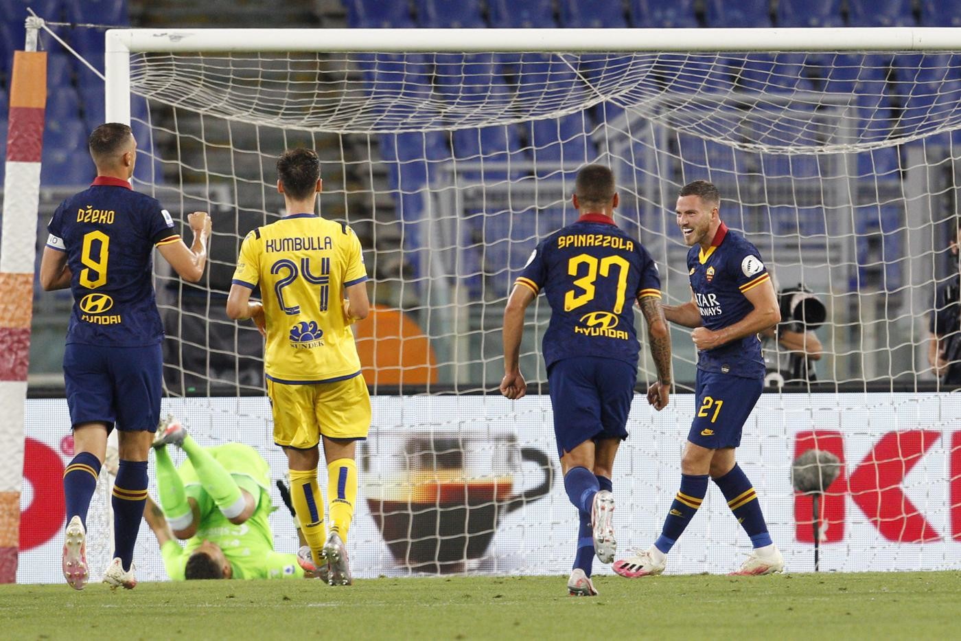 Lecce crolla con la Fiorentina. Roma vince ancora, Verona ko