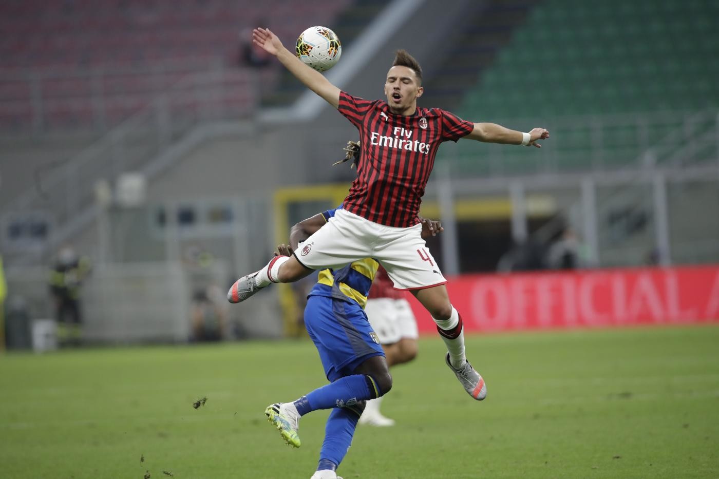 Milan non si ferma più: Parma rimontato, aggancio al Napoli