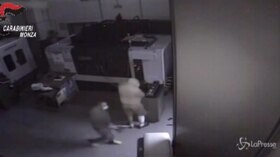 Milano, folle inseguimento in tangenziale dopo il furto in azienda: fermati 6 ladri